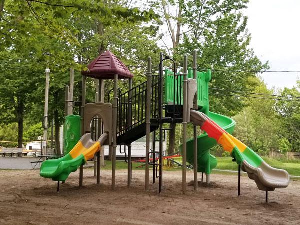 Quels sont les équipements indispensables pour un camping en famille ? Upton